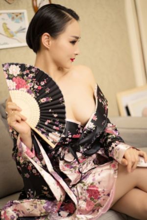 《年轻的小婊孑2_HD在线观看高清